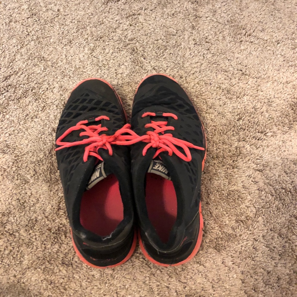 Black Nike Free Runs